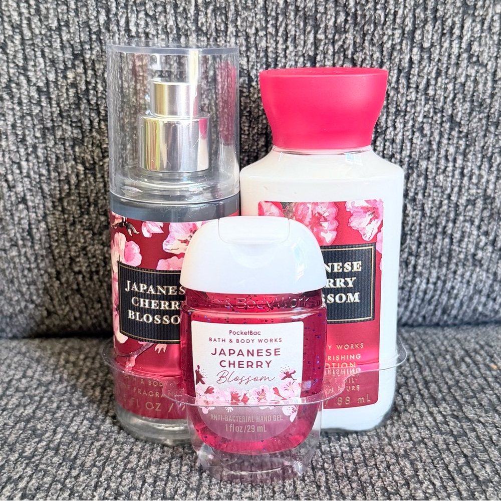 Bath & Body Works Very Merry Cherry Gift Set